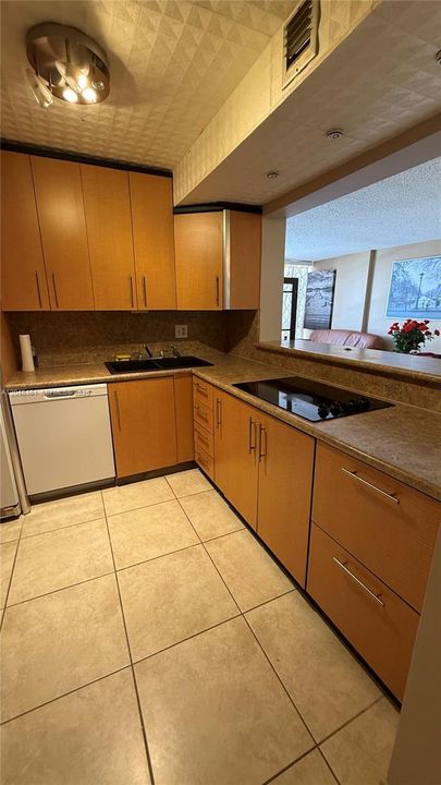 В аренду: $2,850 (2 спален, 2 ванн, 1020 Квадратных фут)