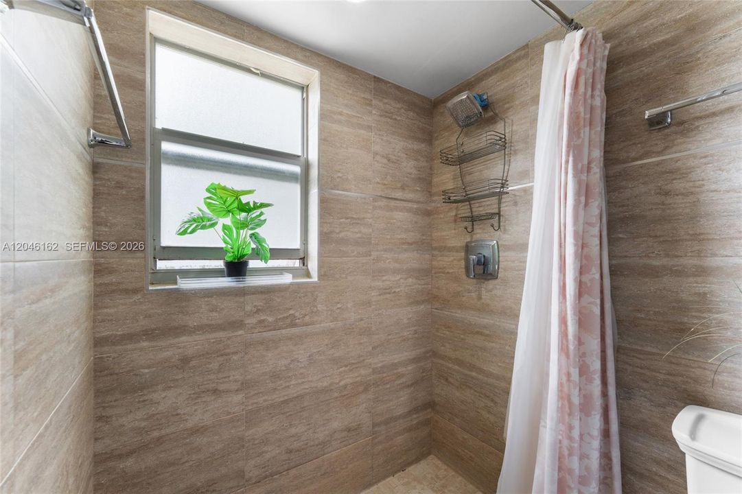 For Rent: $2,100 (2 beds, 2 baths, 832 Square Feet)