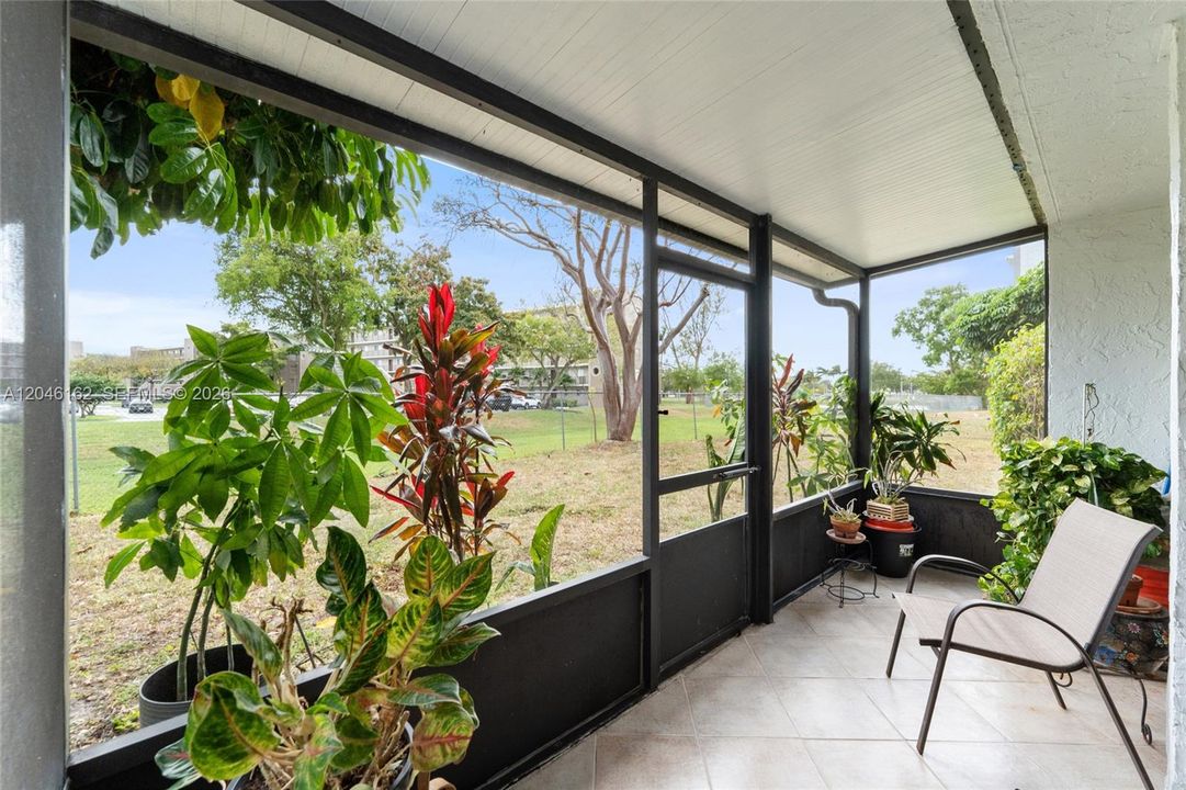 For Rent: $2,100 (2 beds, 2 baths, 832 Square Feet)