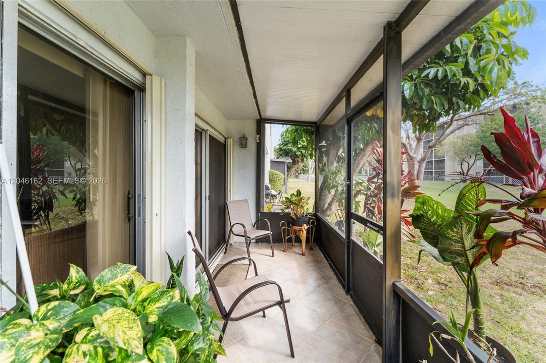 For Rent: $2,100 (2 beds, 2 baths, 832 Square Feet)