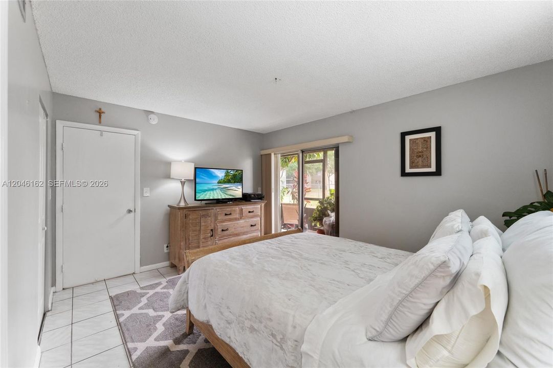For Rent: $2,100 (2 beds, 2 baths, 832 Square Feet)