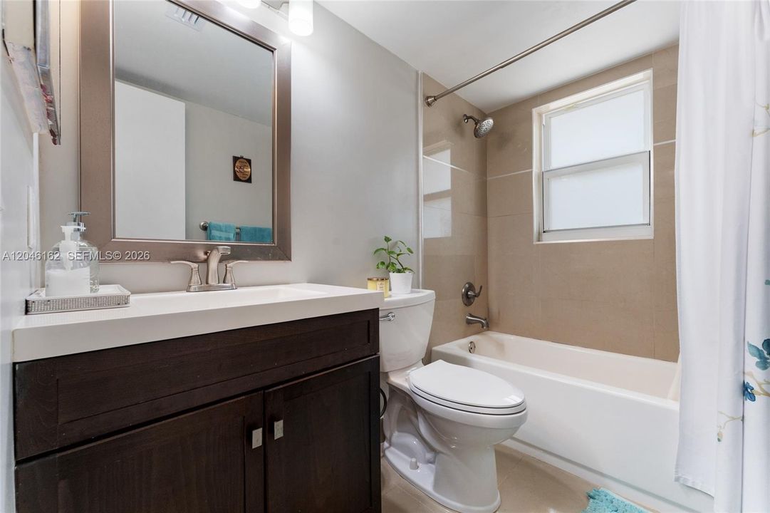 For Rent: $2,100 (2 beds, 2 baths, 832 Square Feet)