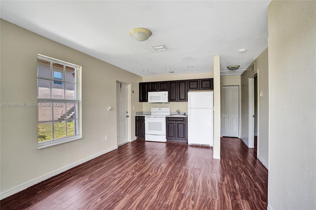 For Rent: $1,800 (2 beds, 1 baths, 576 Square Feet)