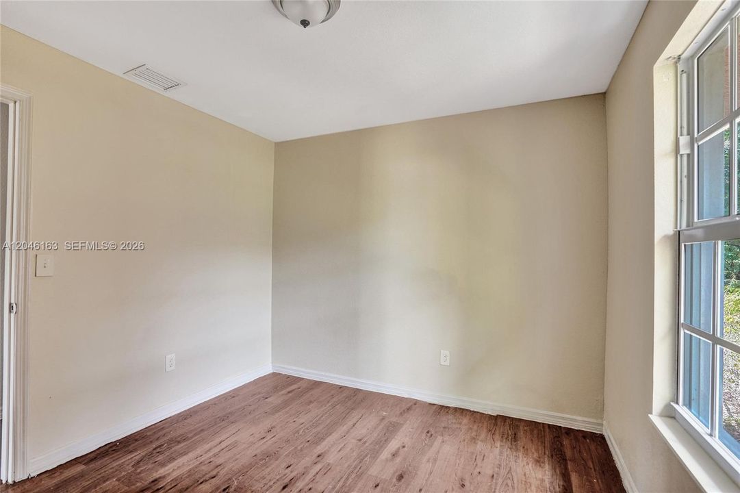 For Rent: $1,800 (2 beds, 1 baths, 576 Square Feet)