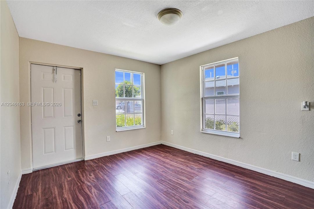 For Rent: $1,800 (2 beds, 1 baths, 576 Square Feet)