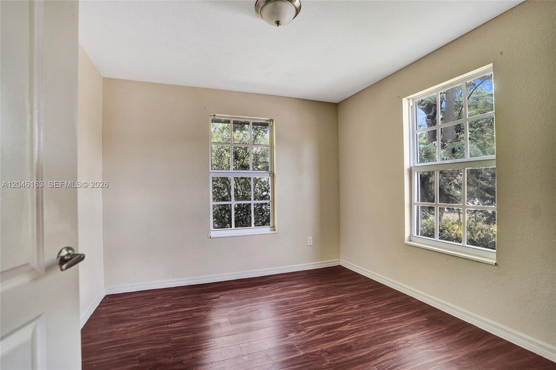 For Rent: $1,800 (2 beds, 1 baths, 576 Square Feet)