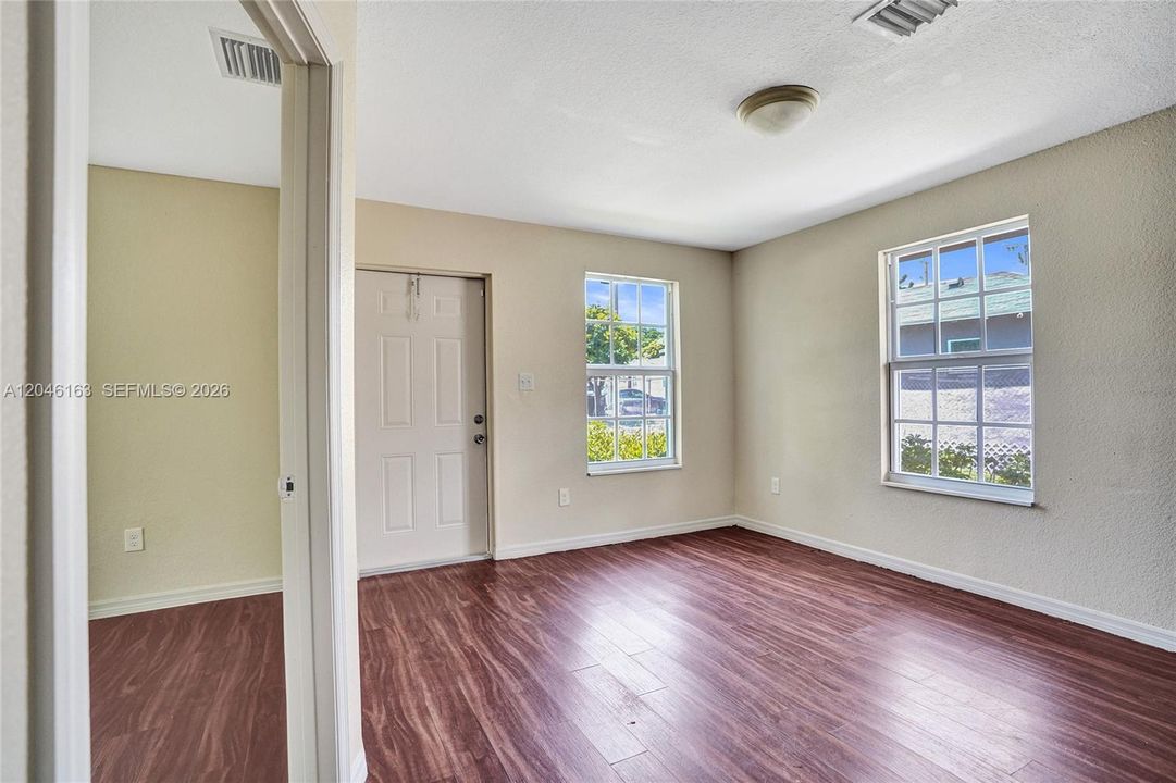 For Rent: $1,800 (2 beds, 1 baths, 576 Square Feet)