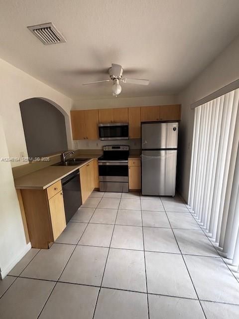 En Renta: $2,500 (3 camas, 2 baños, 1380 Pies cuadrados)