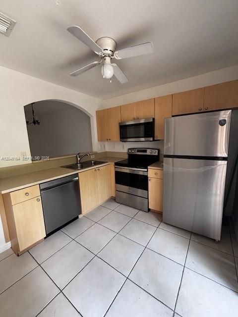En Renta: $2,500 (3 camas, 2 baños, 1380 Pies cuadrados)