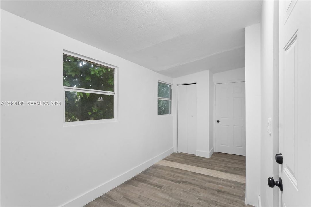 For Rent: $1,800 (2 beds, 1 baths, 900 Square Feet)