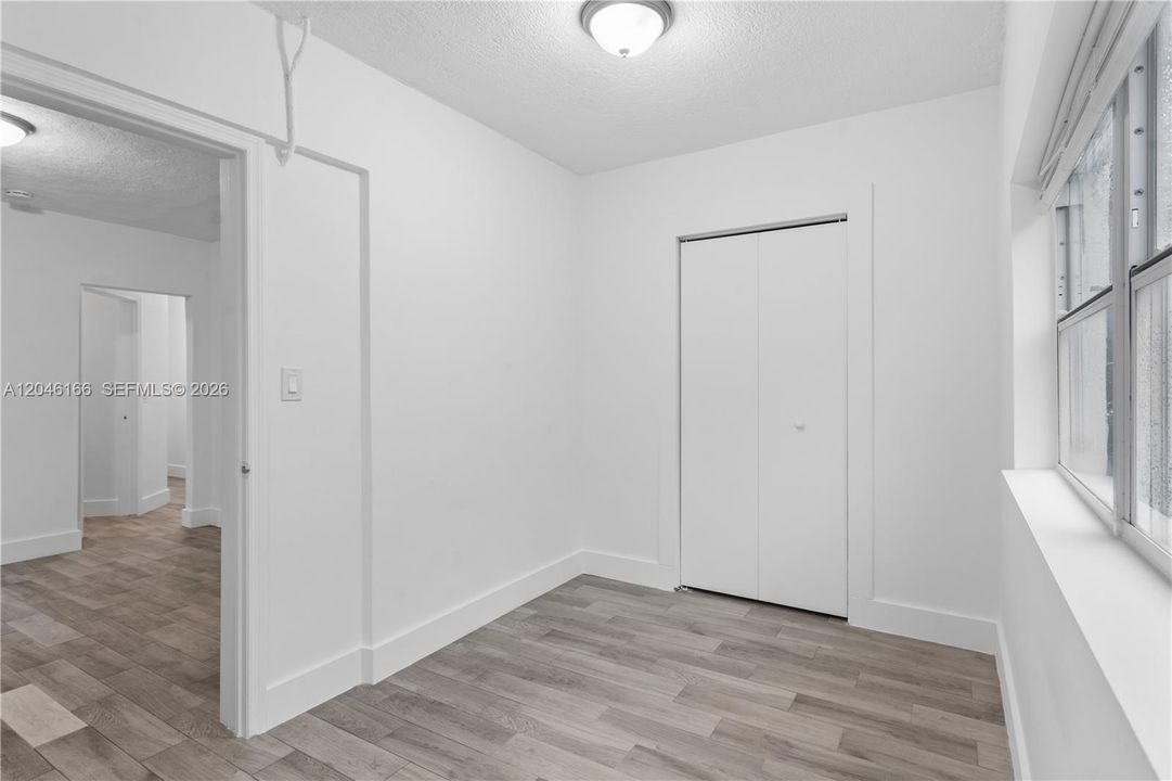 For Rent: $1,800 (2 beds, 1 baths, 900 Square Feet)