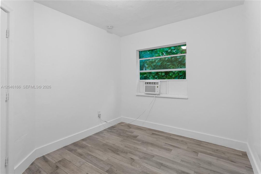 For Rent: $1,800 (2 beds, 1 baths, 900 Square Feet)