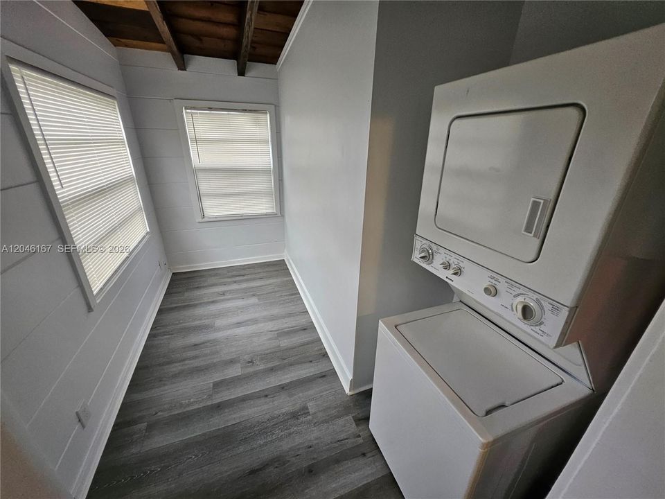 В аренду: $2,295 (3 спален, 1 ванн, 1047 Квадратных фут)