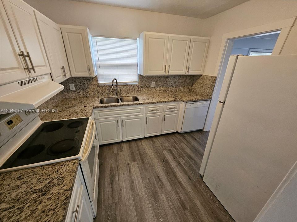 В аренду: $2,295 (3 спален, 1 ванн, 1047 Квадратных фут)