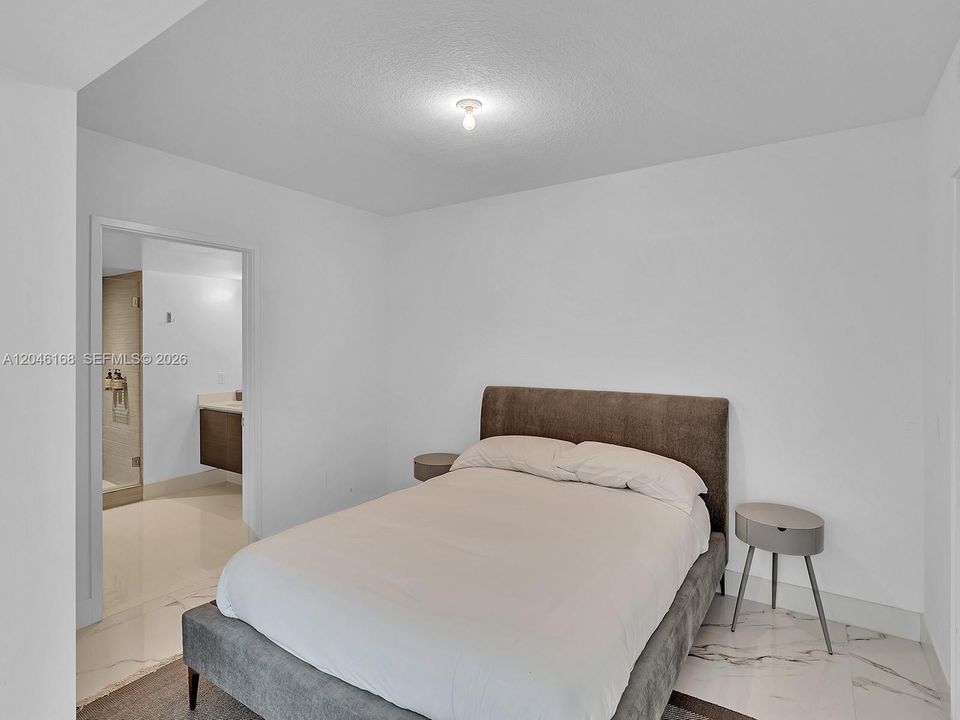 For Sale: $1,150,000 (2 beds, 3 baths, 1524 Square Feet)