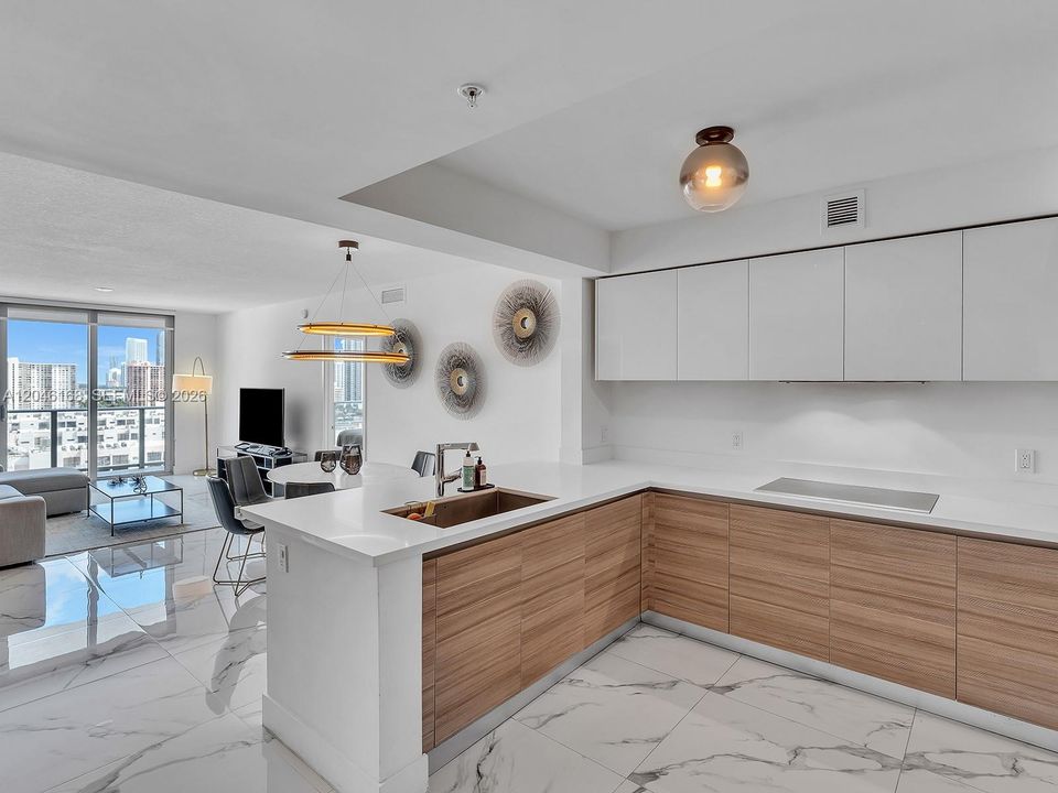 For Sale: $1,150,000 (2 beds, 3 baths, 1524 Square Feet)
