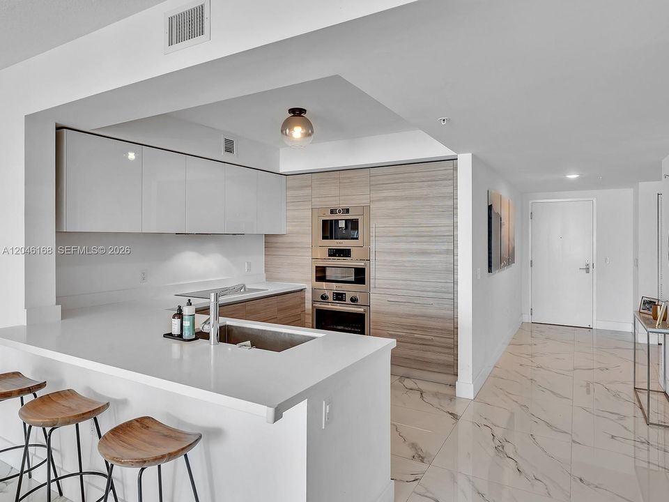 For Sale: $1,150,000 (2 beds, 3 baths, 1524 Square Feet)