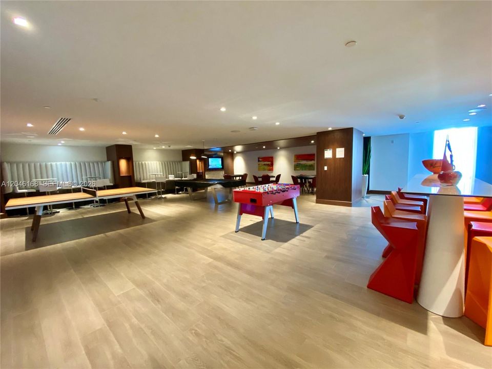For Sale: $1,150,000 (2 beds, 3 baths, 1524 Square Feet)