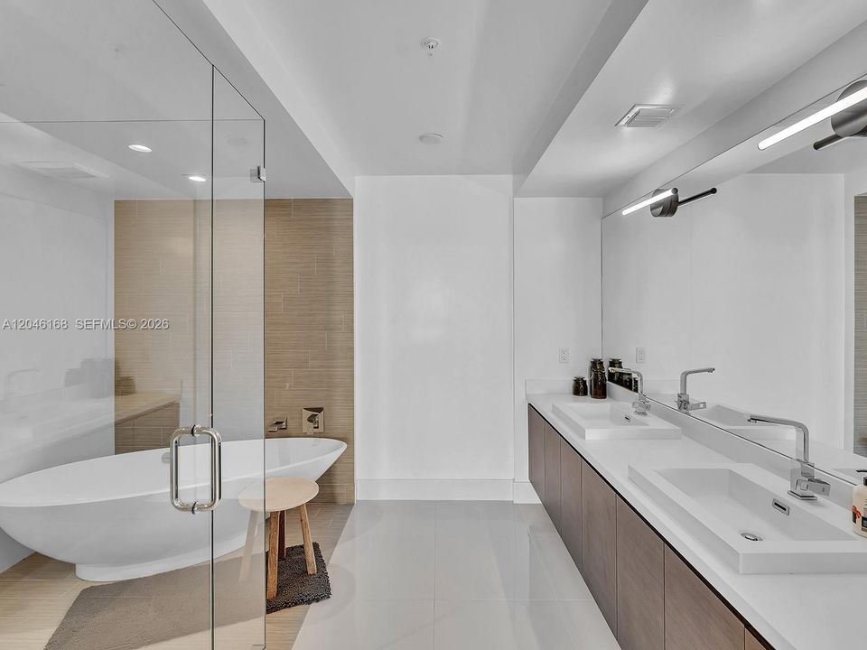 For Sale: $1,150,000 (2 beds, 3 baths, 1524 Square Feet)