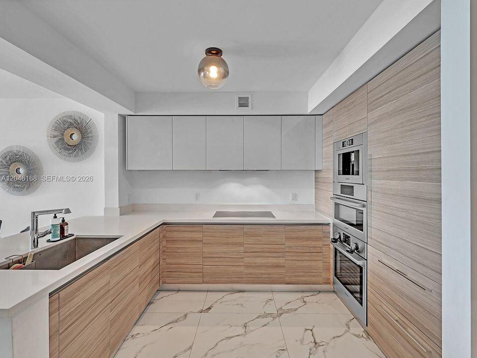 For Sale: $1,150,000 (2 beds, 3 baths, 1524 Square Feet)