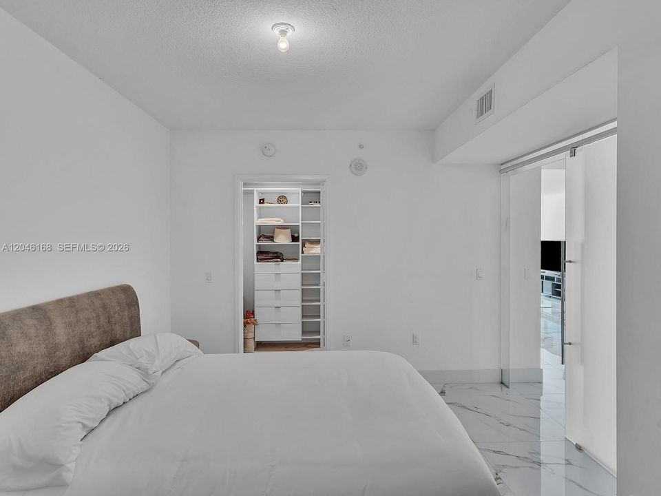For Sale: $1,150,000 (2 beds, 3 baths, 1524 Square Feet)