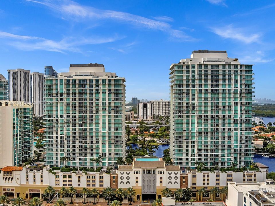For Sale: $1,150,000 (2 beds, 3 baths, 1524 Square Feet)