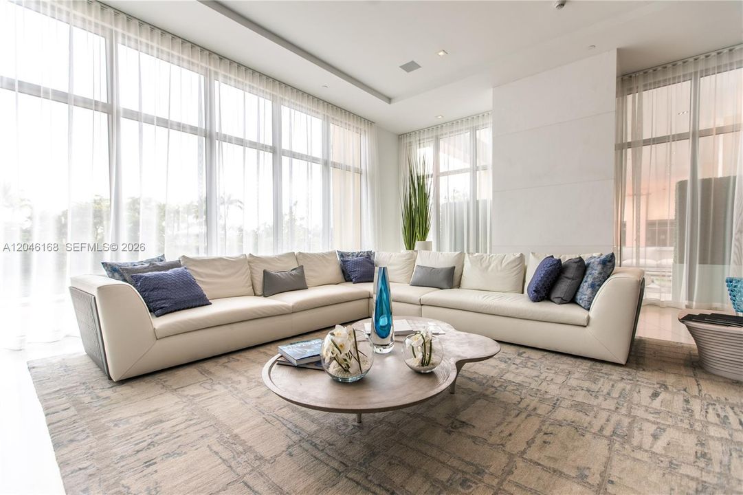 For Sale: $1,150,000 (2 beds, 3 baths, 1524 Square Feet)