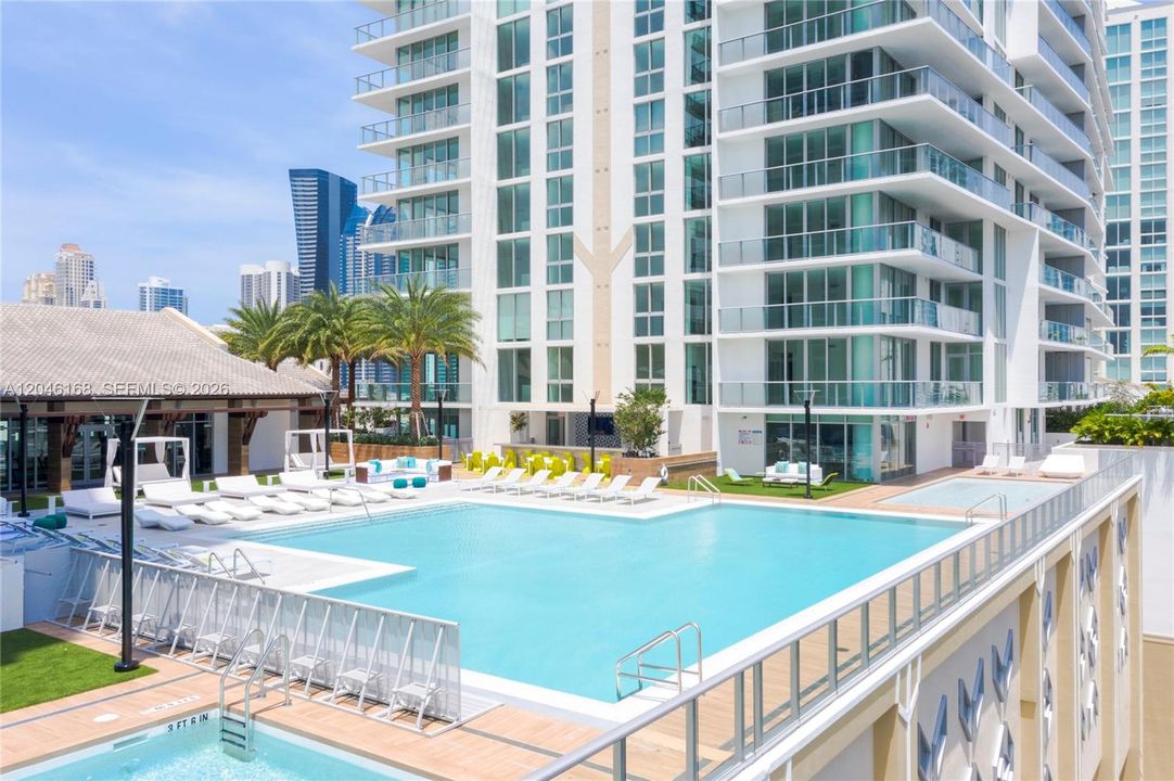 For Sale: $1,150,000 (2 beds, 3 baths, 1524 Square Feet)