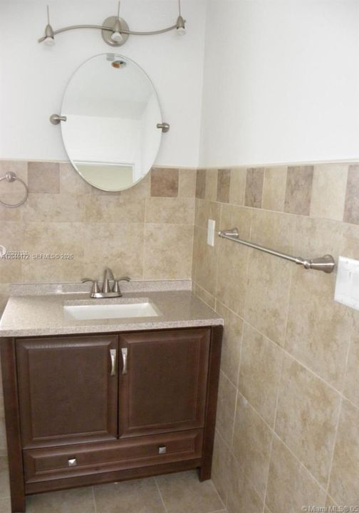 В аренду: $3,250 (4 спален, 2 ванн, 1702 Квадратных фут)