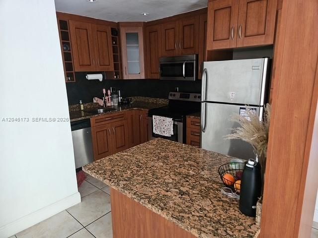 В аренду: $2,350 (2 спален, 2 ванн, 936 Квадратных фут)