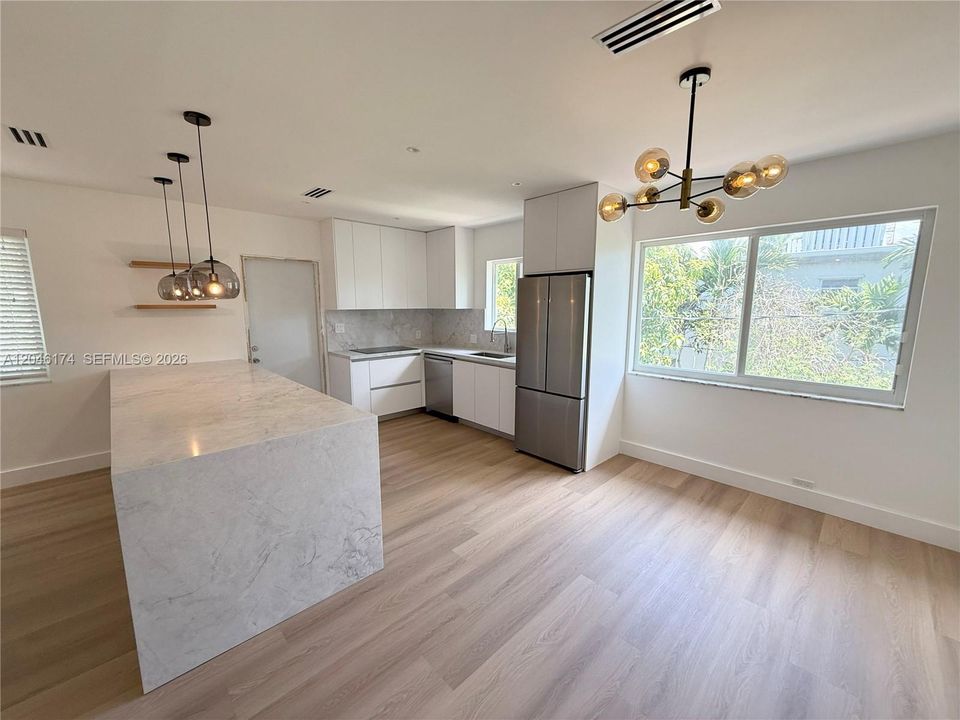 В аренду: $3,400 (2 спален, 2 ванн, 1178 Квадратных фут)
