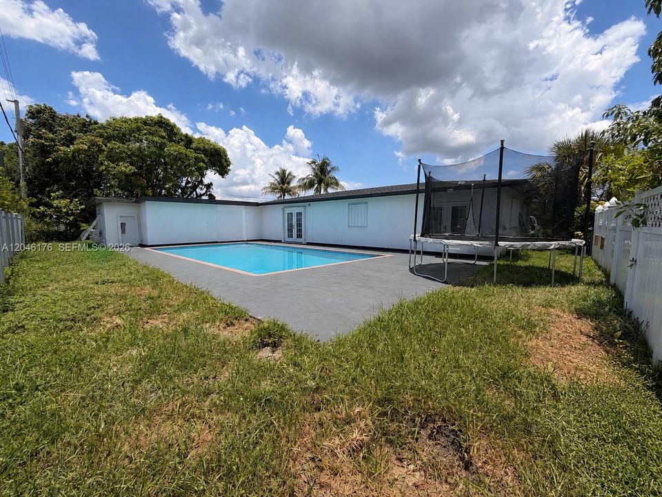 На продажу: $749,900 (5 спален, 4 ванн, 1830 Квадратных фут)