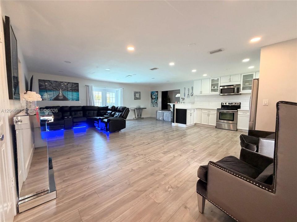 На продажу: $749,900 (5 спален, 4 ванн, 1830 Квадратных фут)
