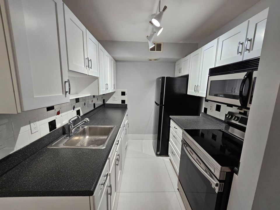 2148 SHERWOOD_KITCHEN