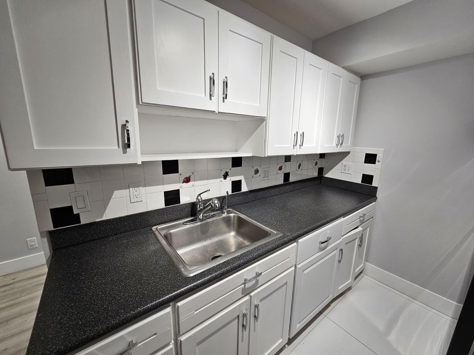 2148 SHERWOOD_KITCHEN2