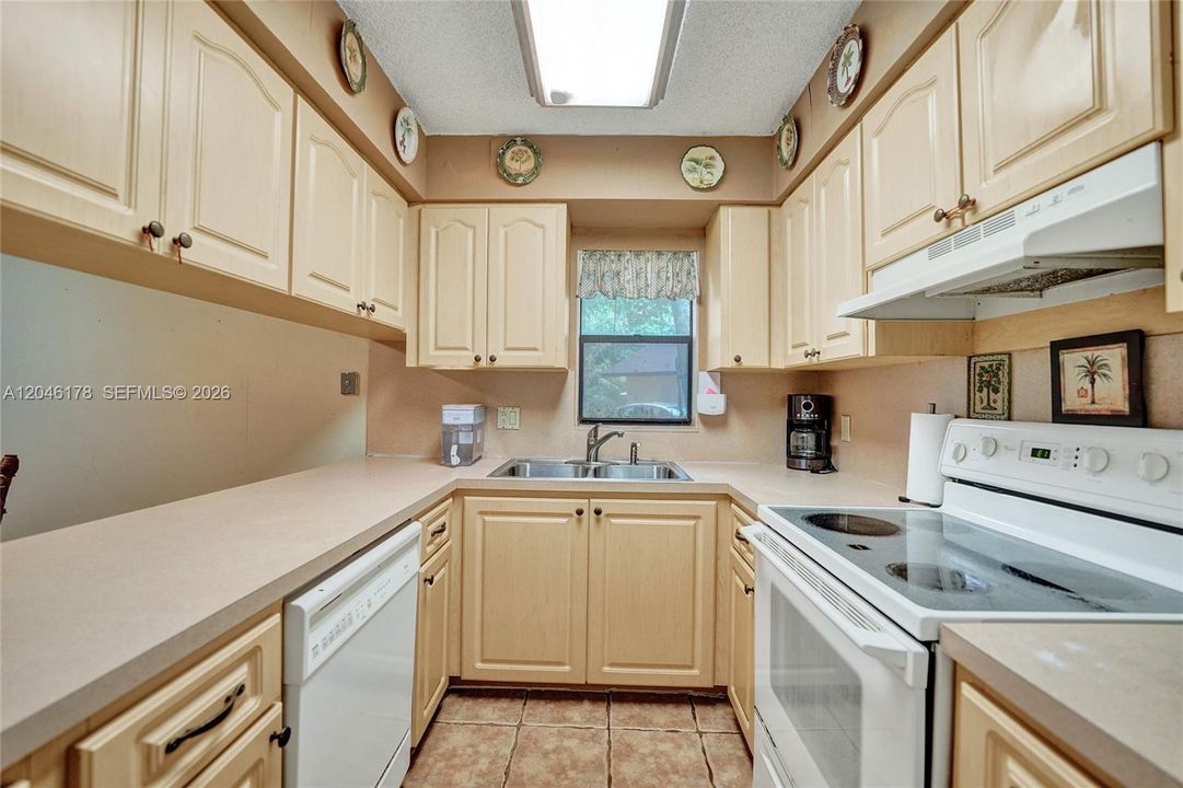 На продажу: $685,000 (3 спален, 2 ванн, 2091 Квадратных фут)