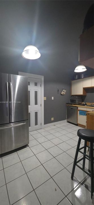 На продажу: $365,000 (2 спален, 1 ванн, 885 Квадратных фут)