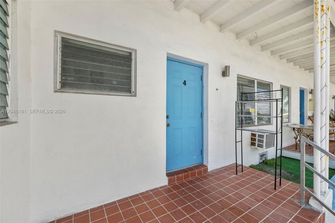For Rent: $1,700 (1 beds, 1 baths, 650 Square Feet)