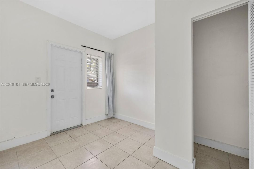 For Rent: $1,700 (1 beds, 1 baths, 650 Square Feet)