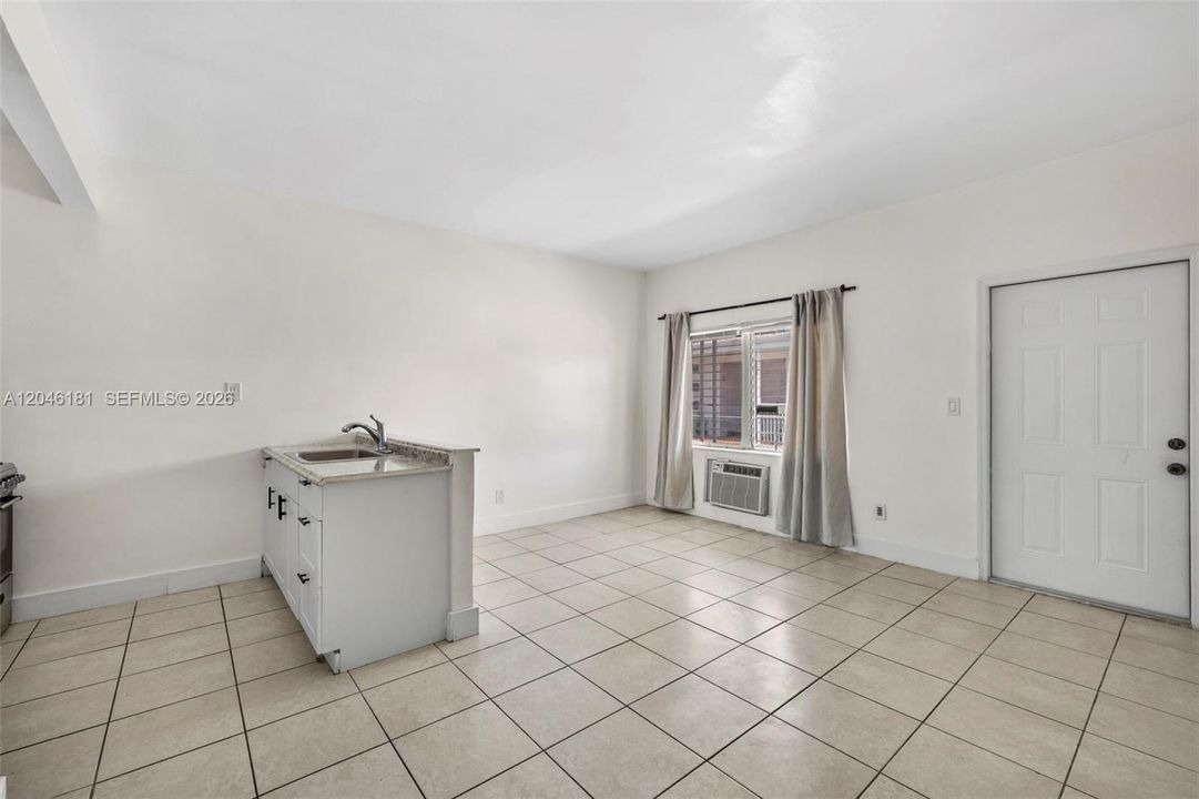 For Rent: $1,700 (1 beds, 1 baths, 650 Square Feet)