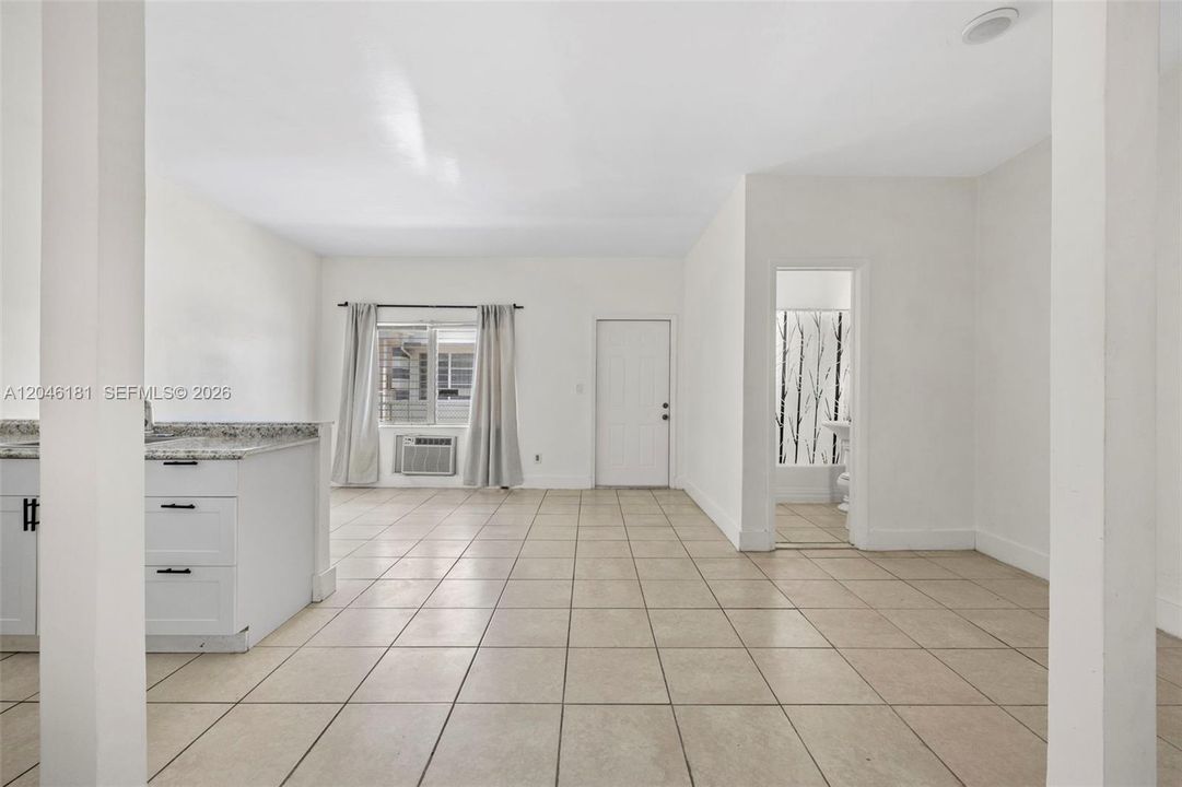 For Rent: $1,700 (1 beds, 1 baths, 650 Square Feet)