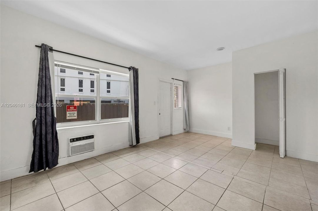 For Rent: $1,700 (1 beds, 1 baths, 650 Square Feet)