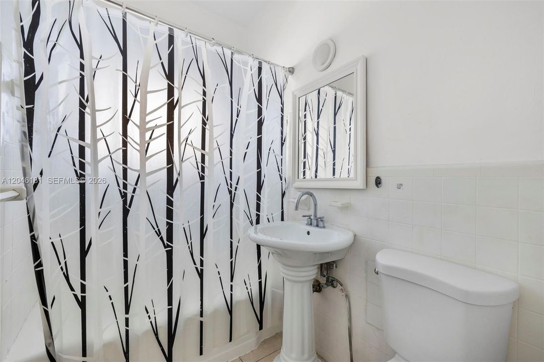 For Rent: $1,700 (1 beds, 1 baths, 650 Square Feet)