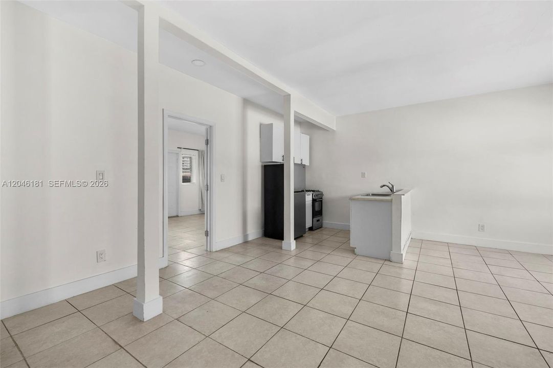 For Rent: $1,700 (1 beds, 1 baths, 650 Square Feet)