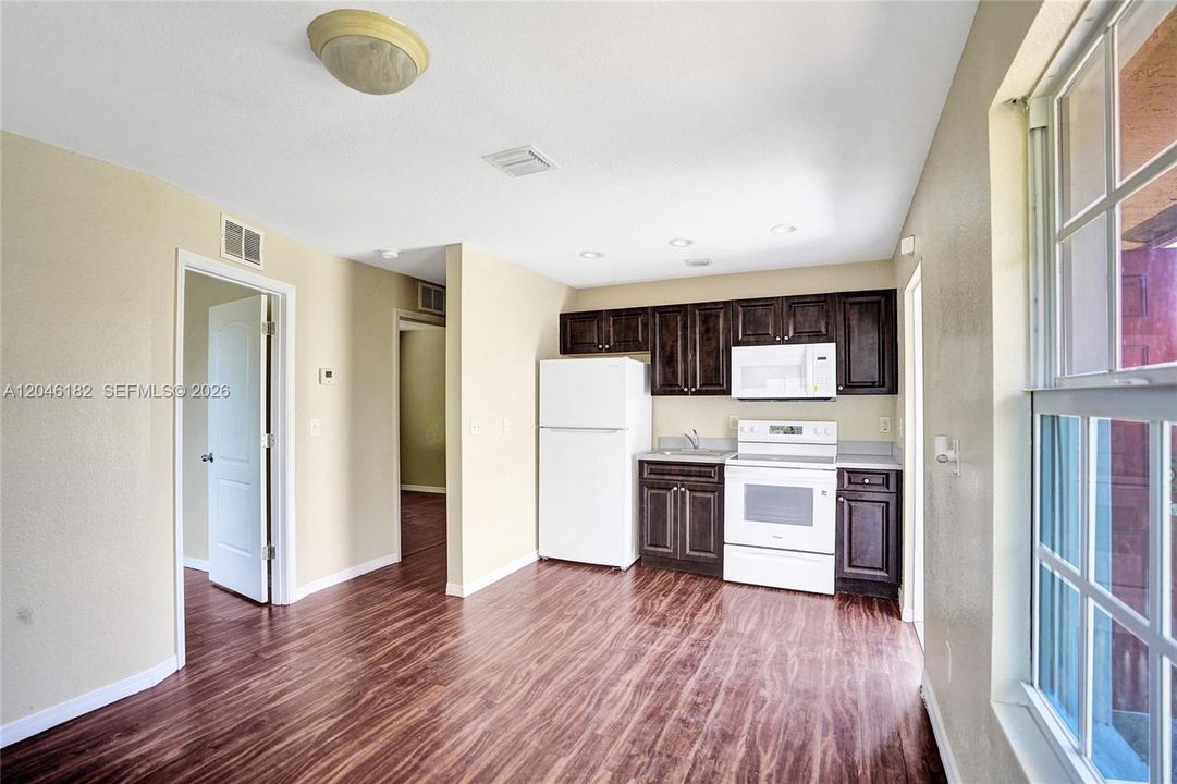 For Rent: $1,800 (2 beds, 1 baths, 576 Square Feet)