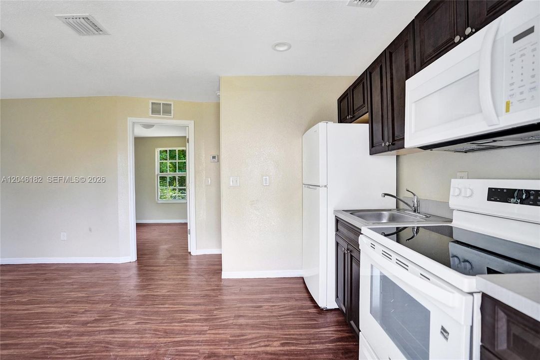 For Rent: $1,800 (2 beds, 1 baths, 576 Square Feet)