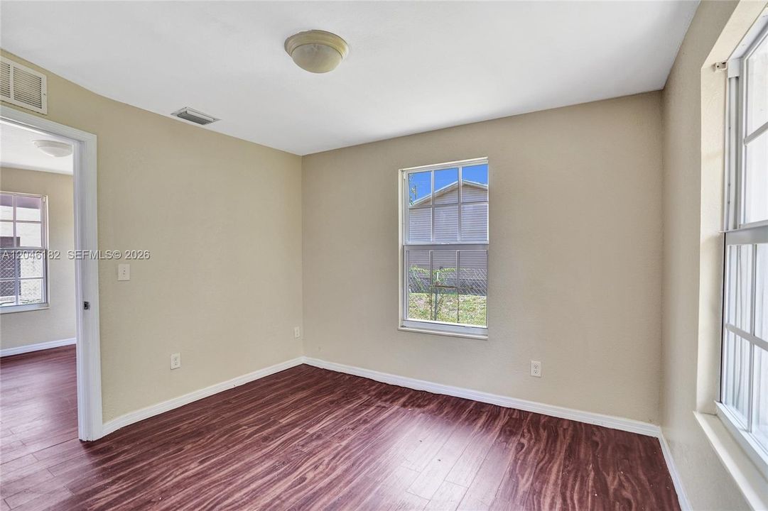For Rent: $1,800 (2 beds, 1 baths, 576 Square Feet)
