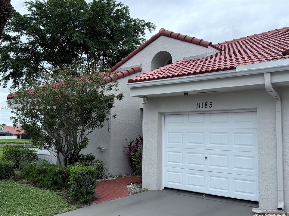 For Sale: $349,000 (2 beds, 2 baths, 1555 Square Feet)
