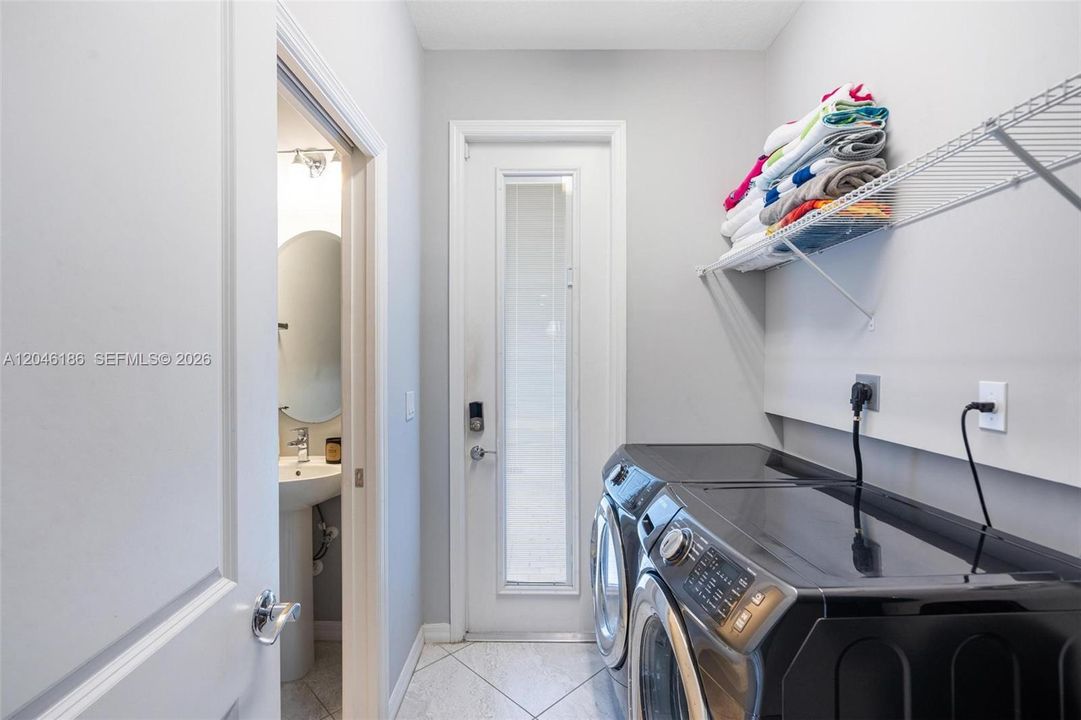 For Sale: $539,999 (3 beds, 2 baths, 1421 Square Feet)