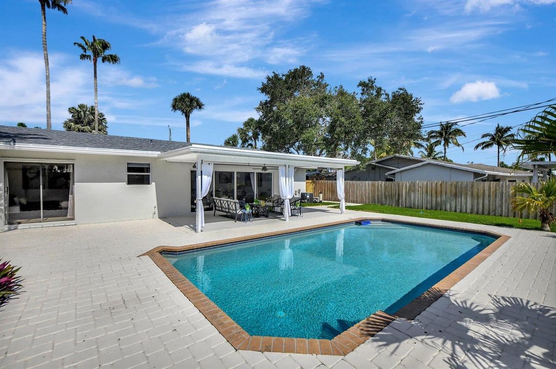 Pool/Patio Private Yard